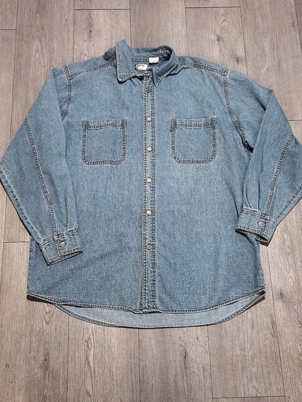 Vintage 90s Y2K Levi’s Red Tab Light Wash Denim Button Down Shirt Mens Large